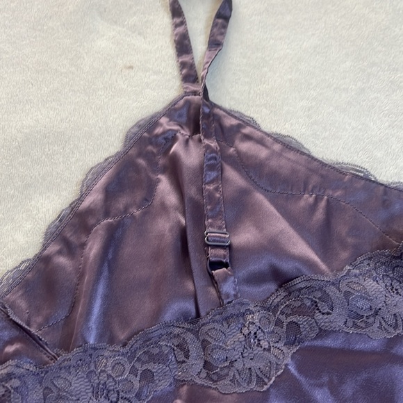 Elegant Satin Top..Great color💜 - Picture 5 of 7
